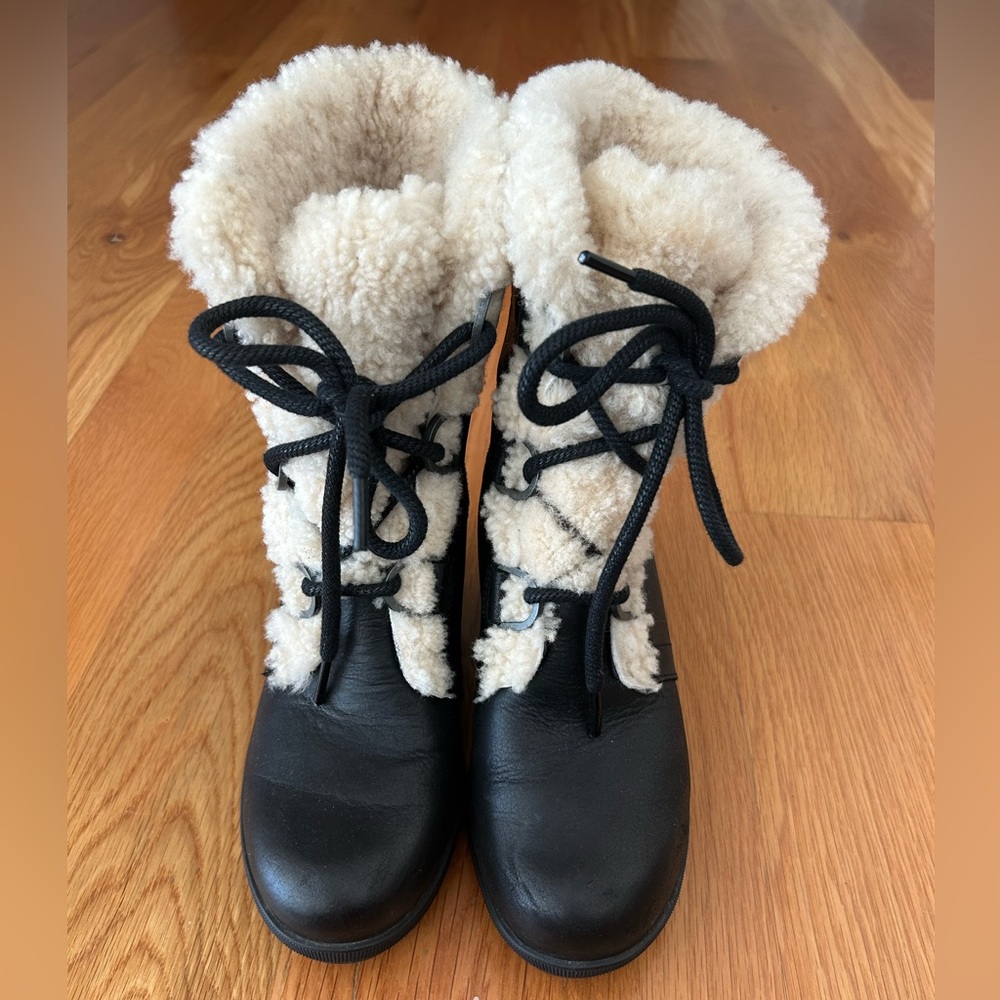 Sorel Women's Black and Cream Shearling Boots